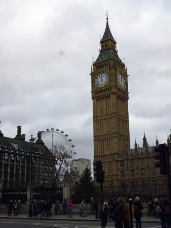 Torre del Reloj y London Eye de fondo