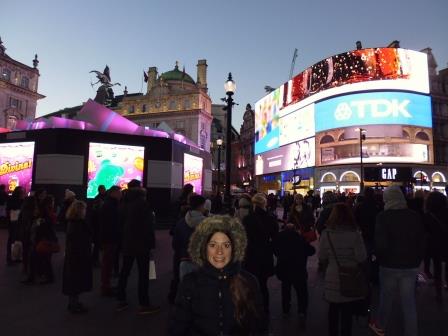 Lali en Piccadilly Circus