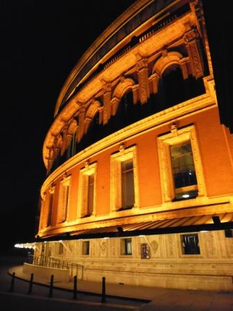 Royal Albert Hall que se encuentra en frente del Albert Memorial