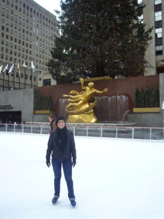 Lali patinando en The Rink del Rockefeller Center de Nueva York