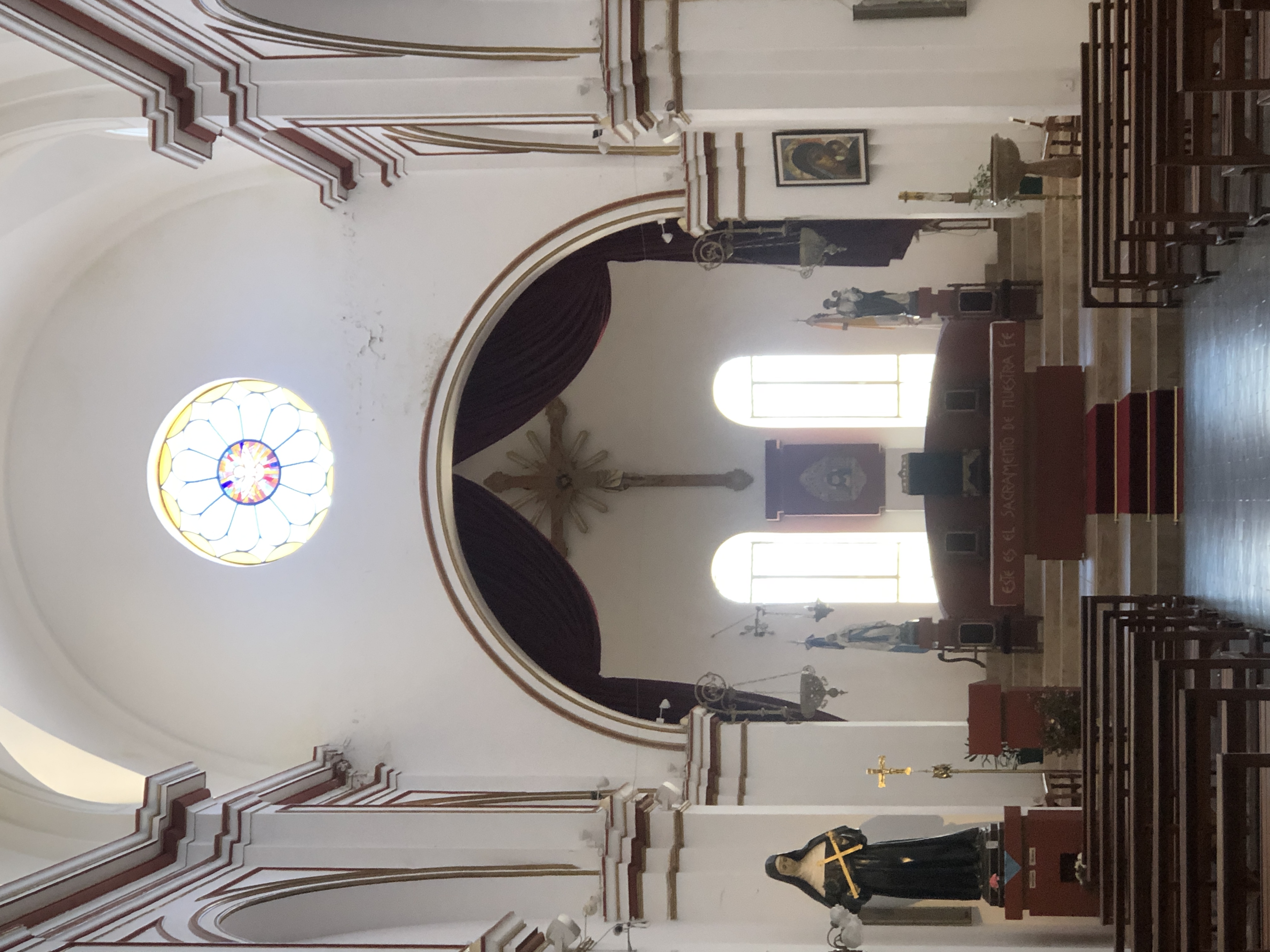 Nave y altar de la Iglesia de Santa Rita de Cascia